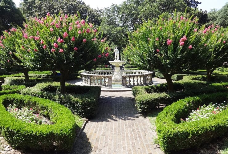 Elizabethan Gardens Fountain
