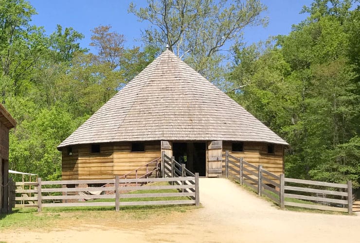 Mount Vernon 16-Sided Barn