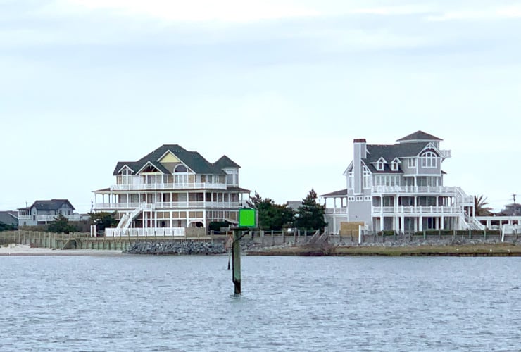 13_04_ocracoke_to_hatteras_ferry_large_homes