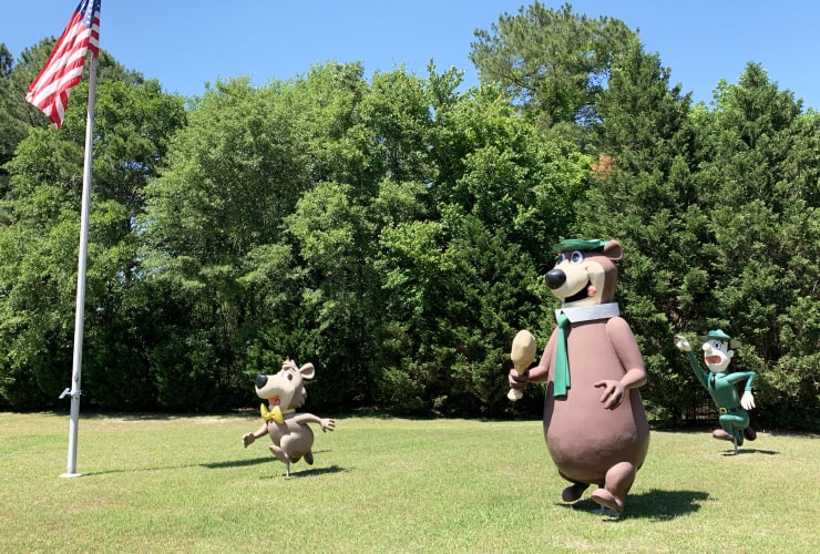NC Roadside Attraction Sculptures Yogi Bear & Boo-Boo