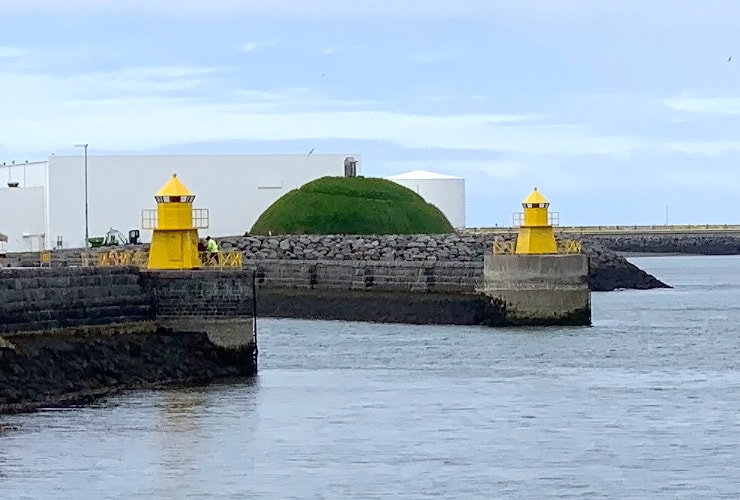 Ingólfsgarður Lighthouse and Þúfa