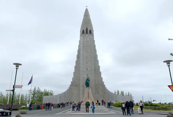 reykjavik_iceland_08a_01_hallgrímur's_church_statue