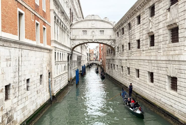 Bridge of Sighs viewed from the "Straw Bridge" Ponte della Paglia