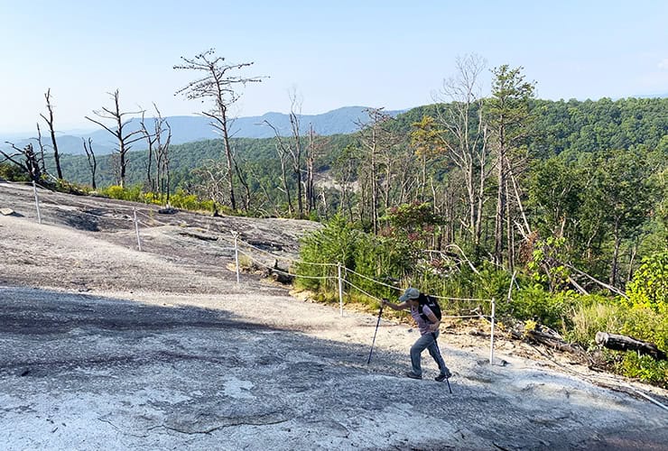 03b_01_stone_mountain_nc_summit_side_hike