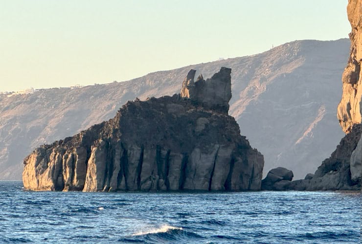 15b_02_a day in santorini - caldera western cliffs