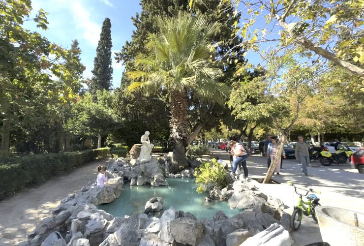 17_athens national garden - boy fisherman statue_04